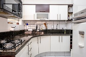 Ape tamanho família com garagem