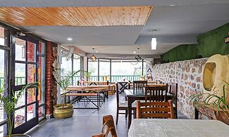 Treebo Vista Lago With Lake View