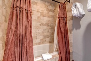 Lookout Drive 5 Bedrooms PLO-6599 by KBM