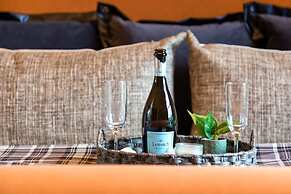 Lookout Drive 5 Bedrooms PLO-6599 by KBM