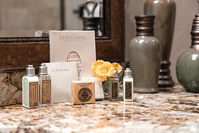 Lookout Drive 5 Bedrooms PLO-6599 by KBM