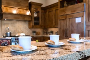 Lookout Drive 5 Bedrooms PLO-6599 by KBM