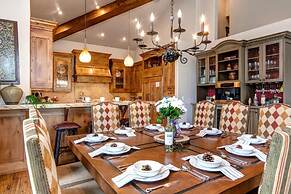 Lookout Drive 5 Bedrooms PLO-6599 by KBM