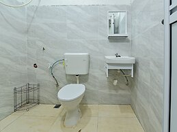 Oyo 90596 Casaria Inn