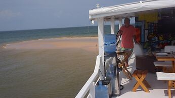 Gorgeous Converted Fishing Vessel in Alter do Chao