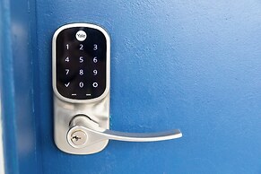 Anchor Bay Inn and Suites