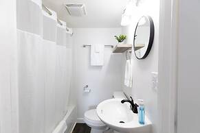 Anchor Bay Inn and Suites