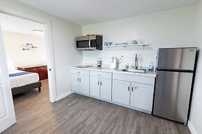 Anchor Bay Inn and Suites