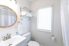 Anchor Bay Inn and Suites