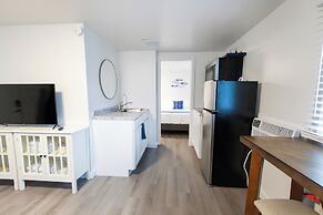 Anchor Bay Inn and Suites