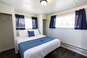 Anchor Bay Inn and Suites