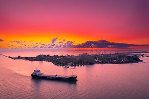 Anchor Bay Inn and Suites