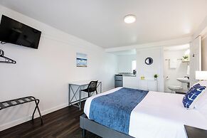 Anchor Bay Inn and Suites