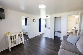 Anchor Bay Inn and Suites