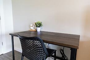 Anchor Bay Inn and Suites