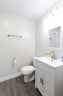 Anchor Bay Inn and Suites