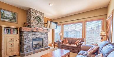 Bear's Paw Chalet - Amazing Location & Ski In/out