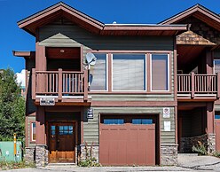 Bear's Paw Chalet - Amazing Location & Ski In/out