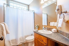 Bear's Paw Chalet - Amazing Location & Ski In/out