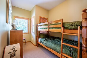 Bear's Paw Chalet - Amazing Location & Ski In/out