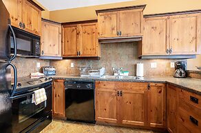 Bear's Paw Chalet - Amazing Location & Ski In/out