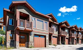 Bear's Paw Chalet - Amazing Location & Ski In/out