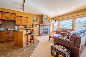 Bear's Paw Chalet - Amazing Location & Ski In/out