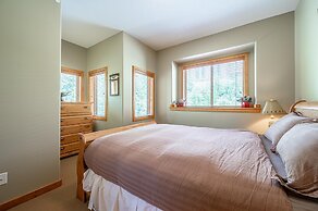 Bear's Paw Chalet - Amazing Location & Ski In/out