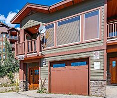 Bear's Paw Chalet - Amazing Location & Ski In/out