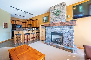 Bear's Paw Chalet - Amazing Location & Ski In/out