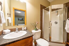 Bear's Paw Chalet - Amazing Location & Ski In/out