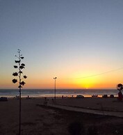 New And Furnished Apartment 5 Min From Beach On Foot