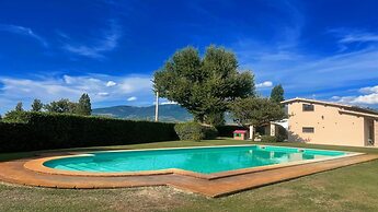 Spello By The Pool - Sleeps 11 - Large Pool and Amenities in Italy - a