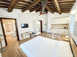 Fab Villa With Fenced Pool, Huge Grounds, Mediation Park, Child Activi