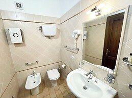 Fab Villa With Fenced Pool, Huge Grounds, Mediation Park, Child Activi