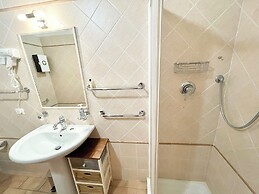 Fab Villa With Fenced Pool, Huge Grounds, Mediation Park, Child Activi