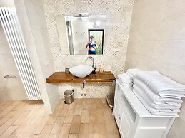 Fab Villa With Fenced Pool, Huge Grounds, Mediation Park, Child Activi