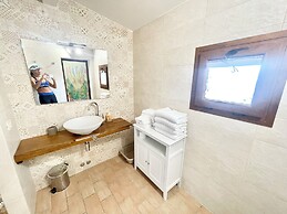 Fab Villa With Fenced Pool, Huge Grounds, Mediation Park, Child Activi