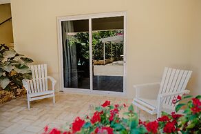 Modern 1-bedroom-apartment 2 km From Eagle Beach