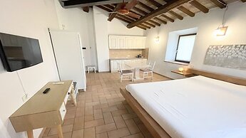 Sleeps 11 - Huge Charming Italian Villa & Pool - Aircon - Wifi