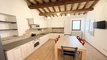Spello By The Pool - Sleeps 11 - Close to Spello Central - Large exc P
