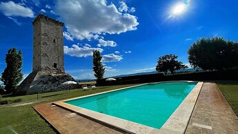 Spello By The Pool - Sleeps 11 - Fabulous Villa + Pool. All Exclusivel