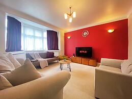 Bright and Spacious 4 Bedroom Home