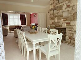 Bright and Spacious 4 Bedroom Home