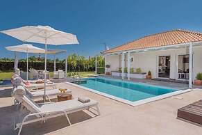 Madini Luxury Villa With Private Pool