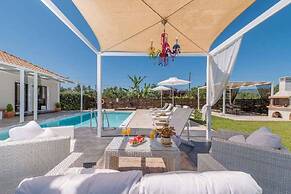 Madini Luxury Villa With Private Pool
