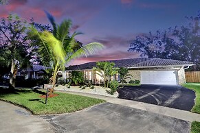 7 Br Home with Pool Gameroom & Soccer
