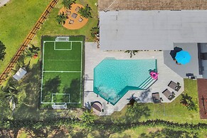 7 Br Home with Pool Gameroom & Soccer