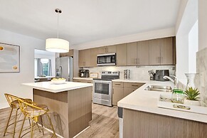 7 Br Home with Pool Gameroom & Soccer