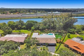 7 Br Home with Pool Gameroom & Soccer